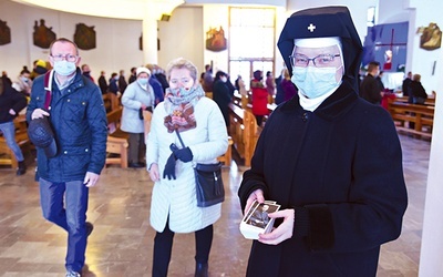 	Do rąk kryniczan i kuracjuszy trafił jubileuszowy obrazek bł. ks. Kłopotowskiego.