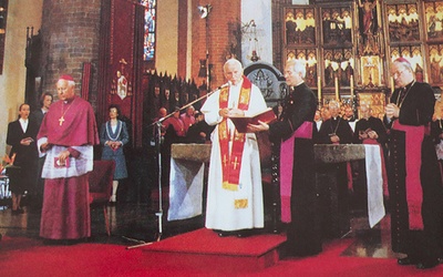 Wydarzenie w olsztyńskiej konkatedrze odbyło się 6 czerwca 1991 roku.