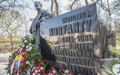 	Monument wybitnego Polaka stanął na Trakcie Królewskim. 