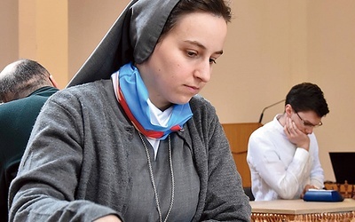 	Salezjanka niedawno odkryła, że patronką szachistów jest św. Teresa z Ávili, która patronuje również… Zgromadzeniu Sióstr Salezjanek.