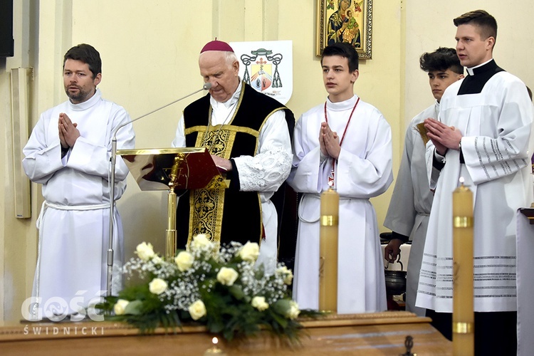 Wałbrzych. Pogrzeb s. Sylwii, zakrystianki parafii pw. św. Jerzego i MB Różańcowej