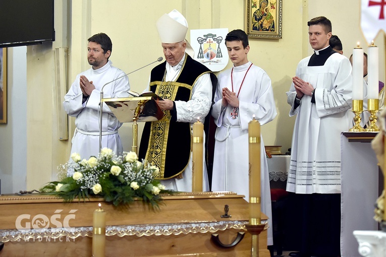 Wałbrzych. Pogrzeb s. Sylwii, zakrystianki parafii pw. św. Jerzego i MB Różańcowej