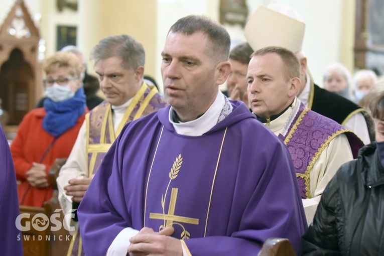 Wałbrzych. Pogrzeb s. Sylwii, zakrystianki parafii pw. św. Jerzego i MB Różańcowej