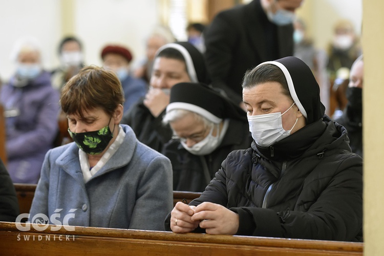 Wałbrzych. Pogrzeb s. Sylwii, zakrystianki parafii pw. św. Jerzego i MB Różańcowej