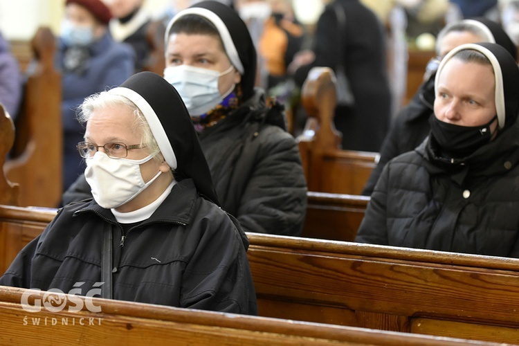 Wałbrzych. Pogrzeb s. Sylwii, zakrystianki parafii pw. św. Jerzego i MB Różańcowej