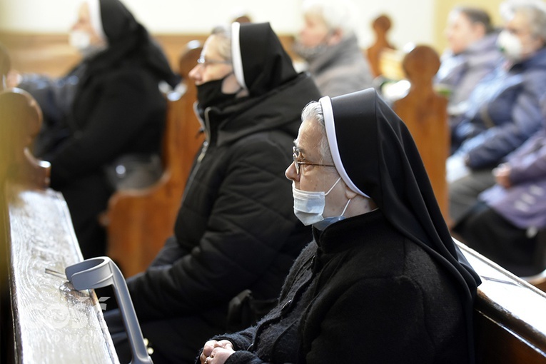 Wałbrzych. Pogrzeb s. Sylwii, zakrystianki parafii pw. św. Jerzego i MB Różańcowej