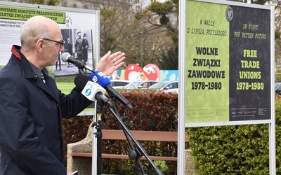 Na Skwerze Kościuszki w Gdyni ekspozycja będzie dostępna dla zwiedzających do 14 maja.