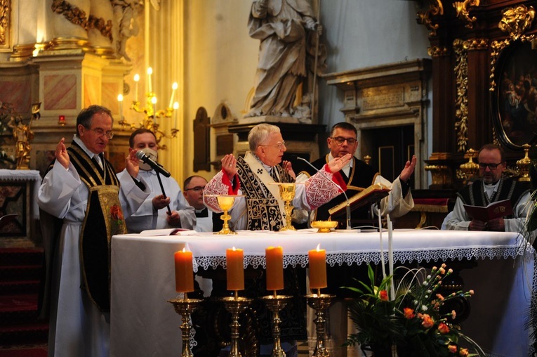Uroczystości pogrzebowe prof. Mirosława Handkego (1946-2021)