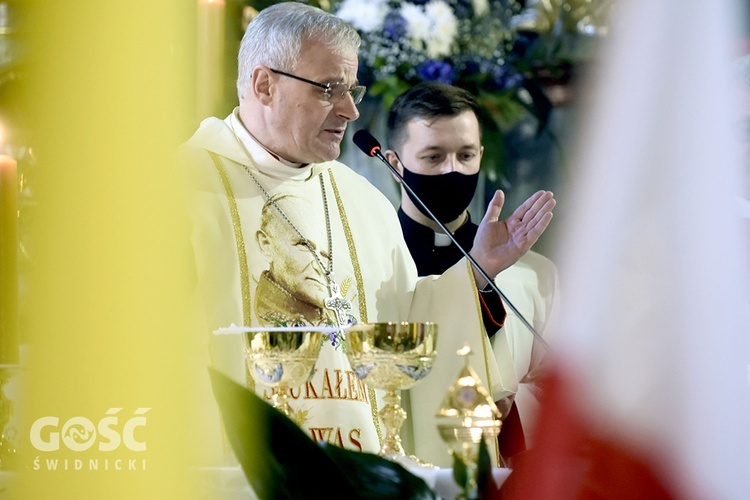 Uroczyste wprowadzenie relikwii św. Jana Pawła II do kościoła w Dziećmorowicach