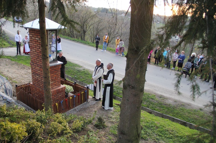 Łękawka. Poświęcenie kapliczki Matki Bożej Królowej Pokoju