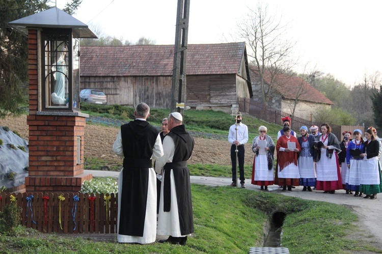 Łękawka. Poświęcenie kapliczki Matki Bożej Królowej Pokoju