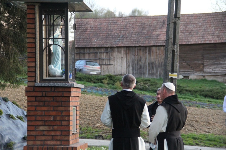 Łękawka. Poświęcenie kapliczki Matki Bożej Królowej Pokoju