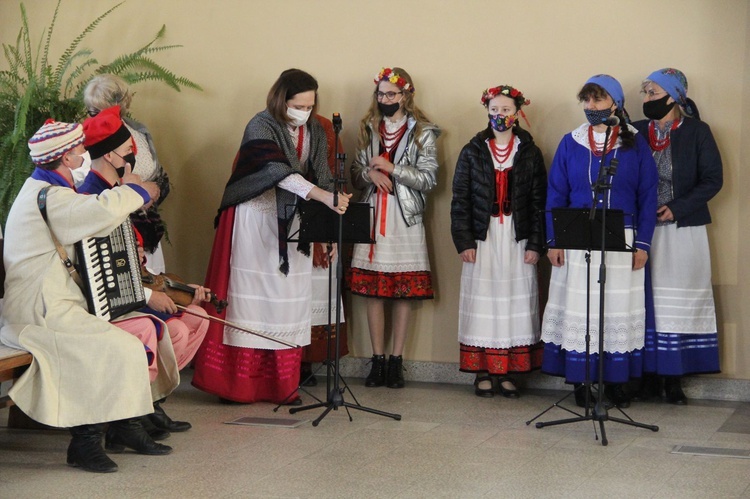 Łękawka. Poświęcenie kapliczki Matki Bożej Królowej Pokoju