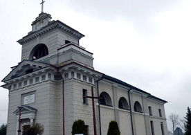 Kościół w Petrykozach jest budowlą klasycystyczną, to dzieło Jana Chrystiana Kamsetzera, architekta króla Stanisława Augusta Poniatowskiego.