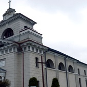 Kościół w Petrykozach jest budowlą klasycystyczną, to dzieło Jana Chrystiana Kamsetzera, architekta króla Stanisława Augusta Poniatowskiego.