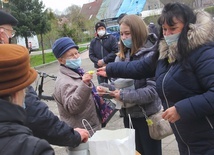 Uczniowie kwestują dla pacjentów hospicjum