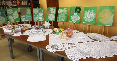 Wystawa róbótek ręcznych w Polanowie