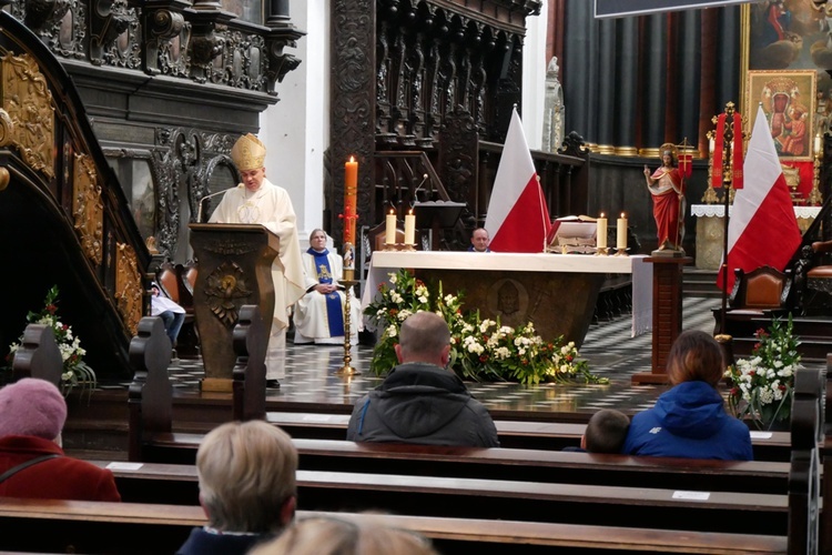 Eucharystia za śp. abp. Gocłowskiego