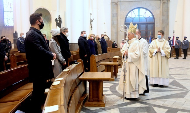 Abp Skworc: Zwycięskie dzieło powstańców służy ojczyźnie