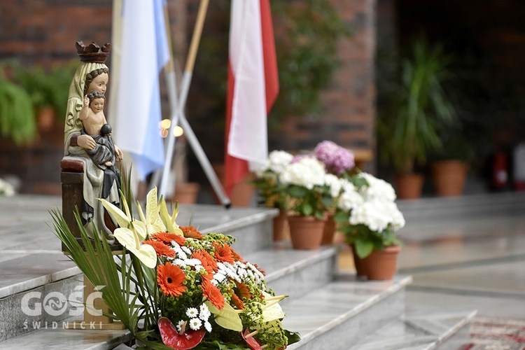 Świdnica. 40. rocznica powstania parafii i 20. rocznica poświęcenia kościoła