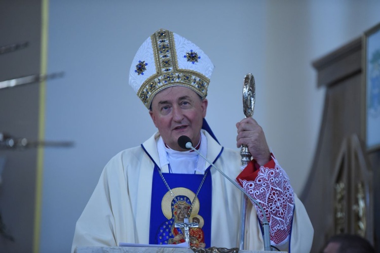 Bp Andrzej Jeż zachęcił wiernych do rozwijania swojej duchowści przez naśladowanie Maryi. 