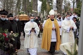 ▲	Ksiądz Stanisław został pochowany w wigilię Niedzieli Dobrego Pasterza na Starym Cmentarzu w Tarnowie. 