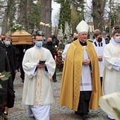 ▲	Ksiądz Stanisław został pochowany w wigilię Niedzieli Dobrego Pasterza na Starym Cmentarzu w Tarnowie. 