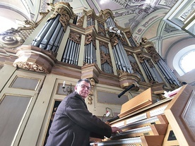 ▲	Maciej Brodziński jest nie tylko organistą, ale także kierownikiem działu medyczno-terapeutycznego w Domu Pomocy Społecznej w Szczawnie.