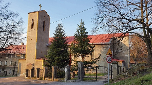 Tutejsza wspólnota parafialna rozpoczęła swoją historię w drugiej połowie XIX w.