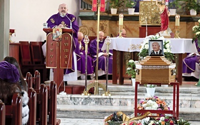 Msza św. pogrzebowa i podziękowanie za wytrwałą posługę.