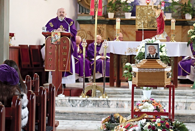 Msza św. pogrzebowa i podziękowanie za wytrwałą posługę.