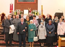 Uczestnicy uroczystości w harmęskim kościele.