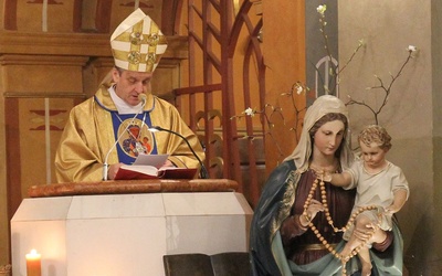 Bp Roman Pindel przewodniczył Mszy św. w uroczystośc NMP Królowej Polski w bielskiej katedrze.