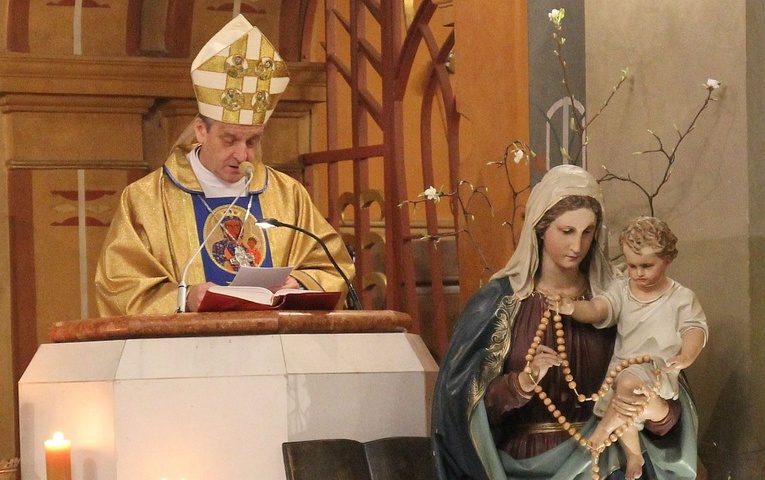 Bp Roman Pindel przewodniczył Mszy św. w uroczystośc NMP Królowej Polski w bielskiej katedrze.