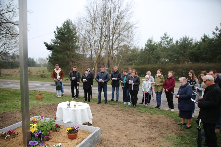 Majówka przy krzyżu