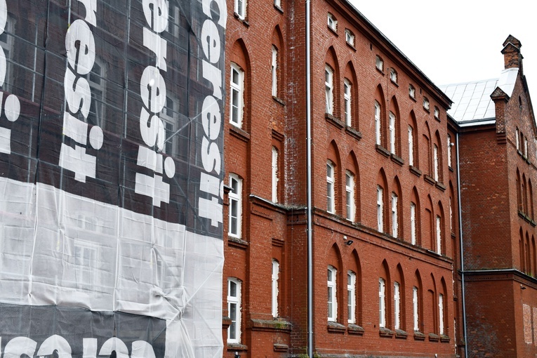 Remont elewacji Domu Miłosierdzia Bożego