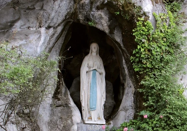 Objawienia Matki Bożej w Lourdes zostały uznane przez Kościół za autentyczne w 1862 r.