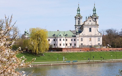 Kościół i klasztor na Skałce widziane od strony Wisły.