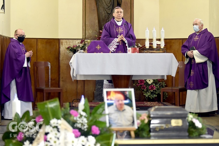 Pogrzeb Janusza Psiuka, wieloletniego zakrystianina świdnickiej katedry