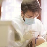 Bakterie w jamie ustnej mogą mieć związek z reumatoidalnym zapaleniem stawów