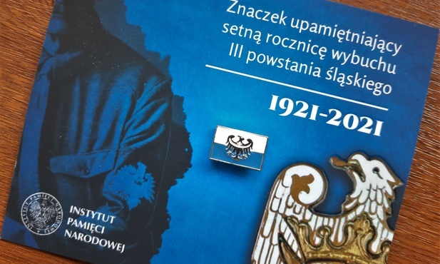 Katowice. Znaczki na 100. rocznicę III powstania śląskiego rozdaje IPN
