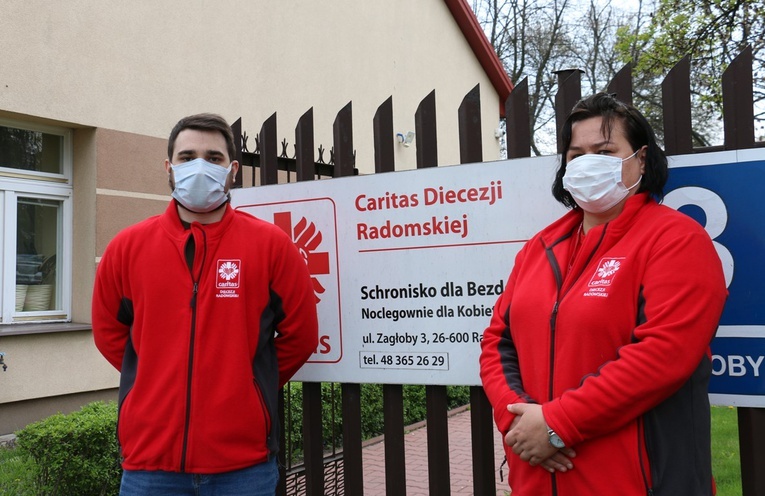 - Informujcie osoby bezdomne, aby do nas przychodziły po skierowania - apelują streetworkerzy CDR Dagmara Kornacka i Maciej Felis.