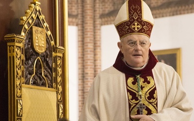 Abp Henryk Hoser znowu w szpitalu z powodu powikłań po COVID-19