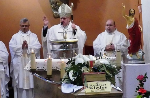 Ostatnie pożegnanie ks. prof. Józefa Kiedosa w Bierach