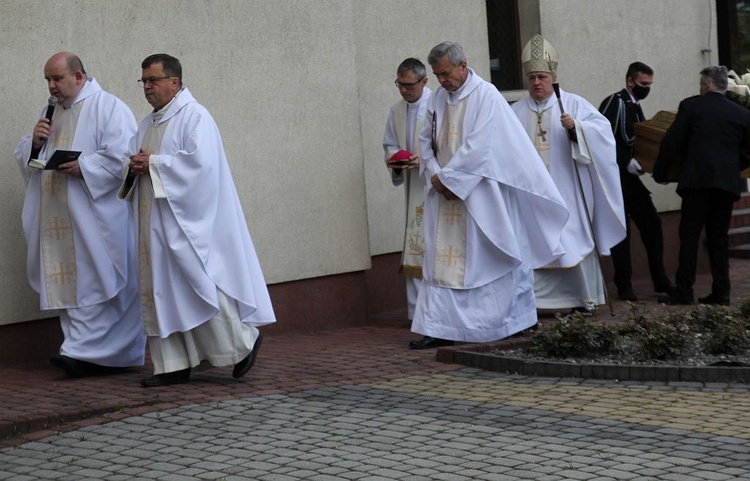 Ostatnie pożegnanie ks. prof. Józefa Kiedosa w Bierach