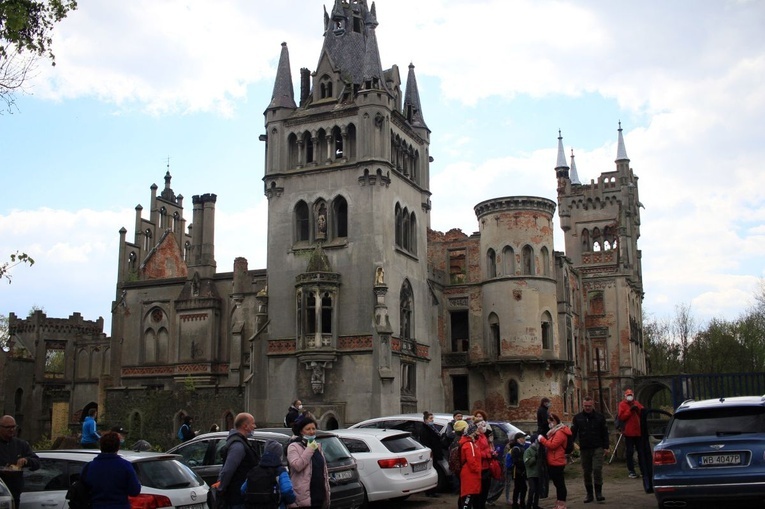 Pałac i park Schaffgotschów w Kopicach. Akcja sprzątania