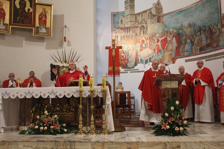 Uroczystościom odpustowym przewodniczył bp Mieczysław Cisło