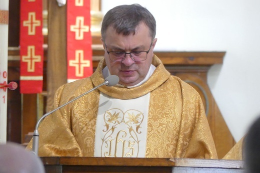 Ostatnie pożegnanie ks. prof. Józefa Kiedosa w Jaworzu - Msza św. dla kapłanów