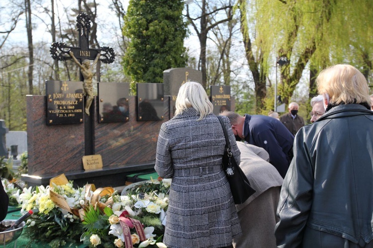 Ostatnie pożegnanie ks. prof. Józefa Kiedosa w Jaworzu - Msza św. pogrzebowa