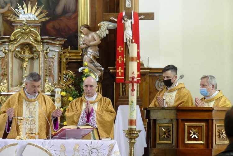 Ostatnie pożegnanie ks. prof. Józefa Kiedosa w Jaworzu - Msza św. pogrzebowa